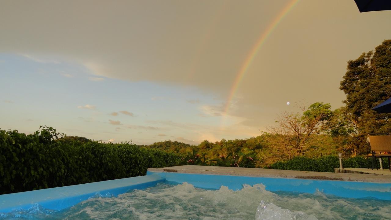 Mantaraya Lodge ปูแอร์โตโลเปซ ภายนอก รูปภาพ