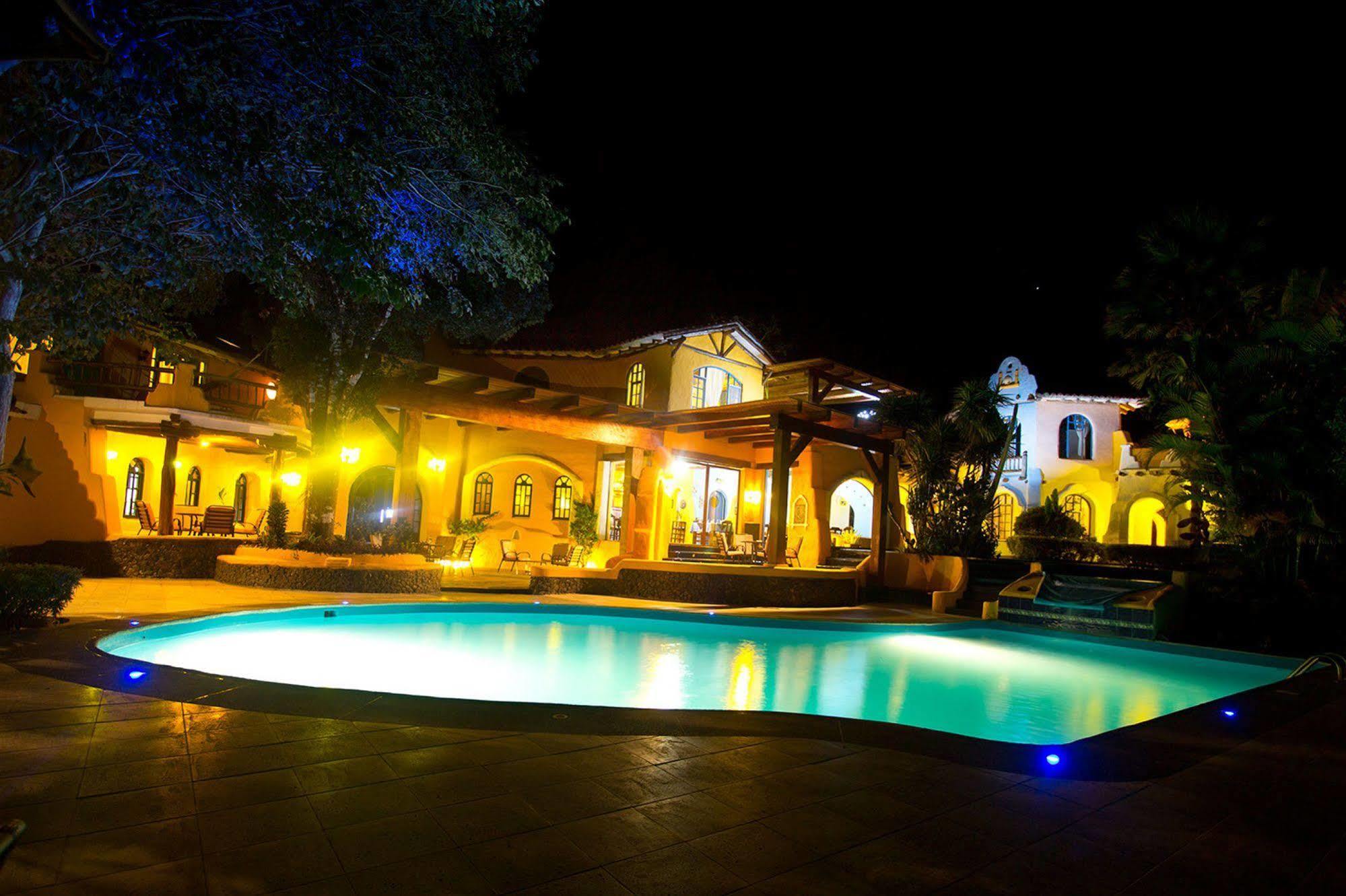 Mantaraya Lodge ปูแอร์โตโลเปซ ภายนอก รูปภาพ